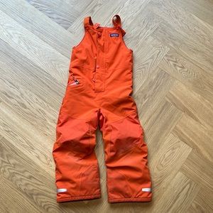 Patagonia Baby Snow Pile Bibs orange, size 5T